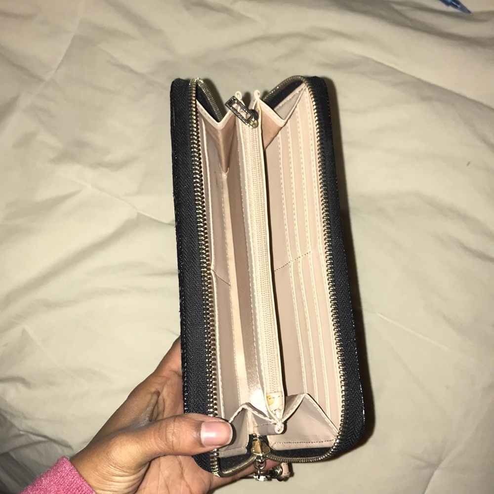 Guess wallet! - Picture 2 of 4